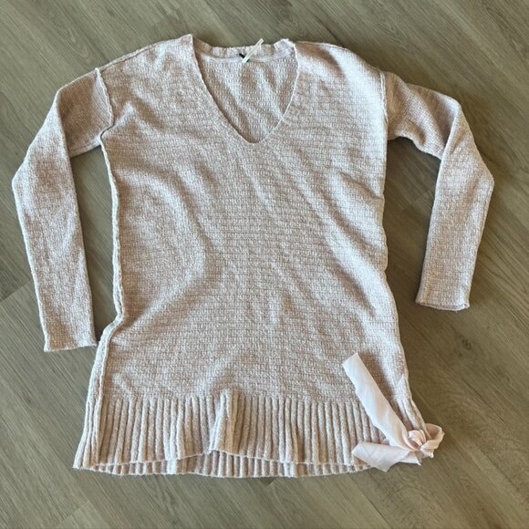 ** FREE PEOPLE PINK HEART IT TUNIC TIE SIDE SWEATER XS oversized vneck - Picture 2 of 11